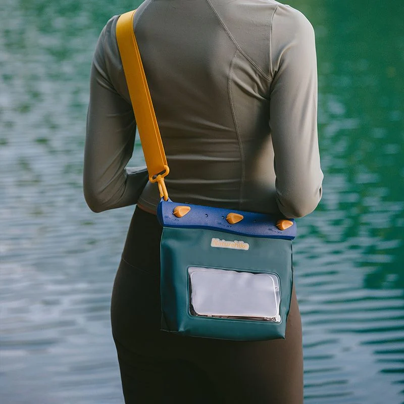 Водонепроникна сумка Naturehike CNK2300BS016 2,6 л ПВХ темно-зелена IPX8 18,4х8х17 см