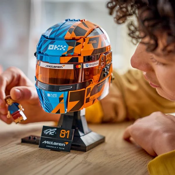 Конструктор LEGO Шлем Оскара Піастрі Формула-1 793 деталі Пластик Різнобарвний