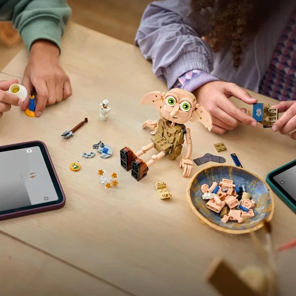 Конструктор LEGO Harry Potter Добі, вільний ельф 8 років 379 деталей пластик