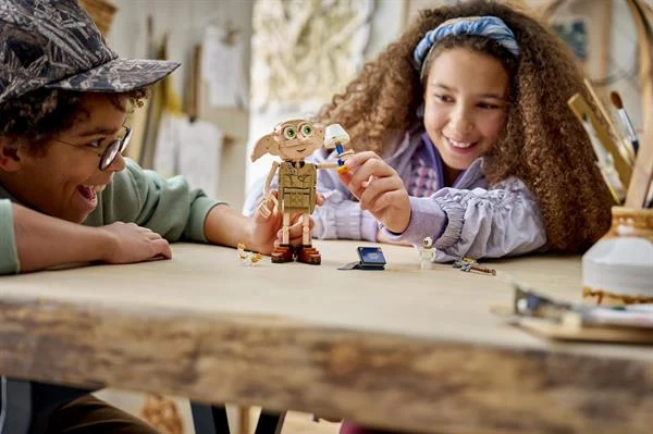 Конструктор LEGO Harry Potter Добі, вільний ельф 8 років 379 деталей пластик