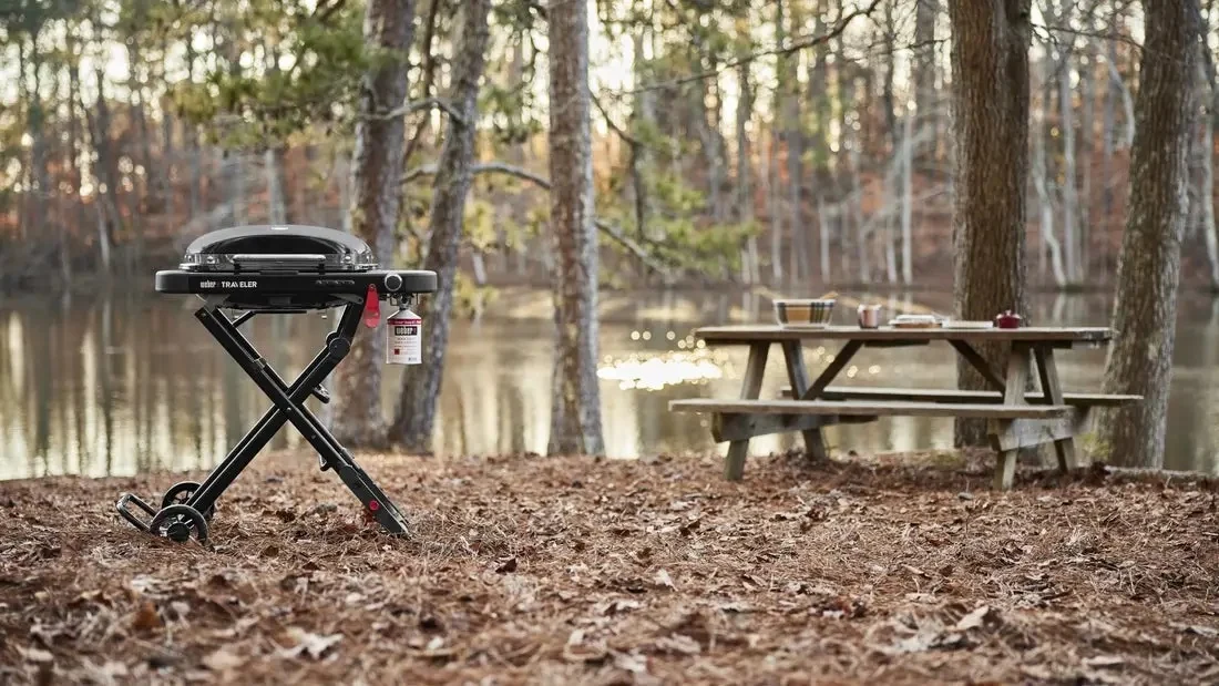 Портативний газовий гриль Weber Traveler Compact 1501747 86х54,5х86 см сталь чорний
