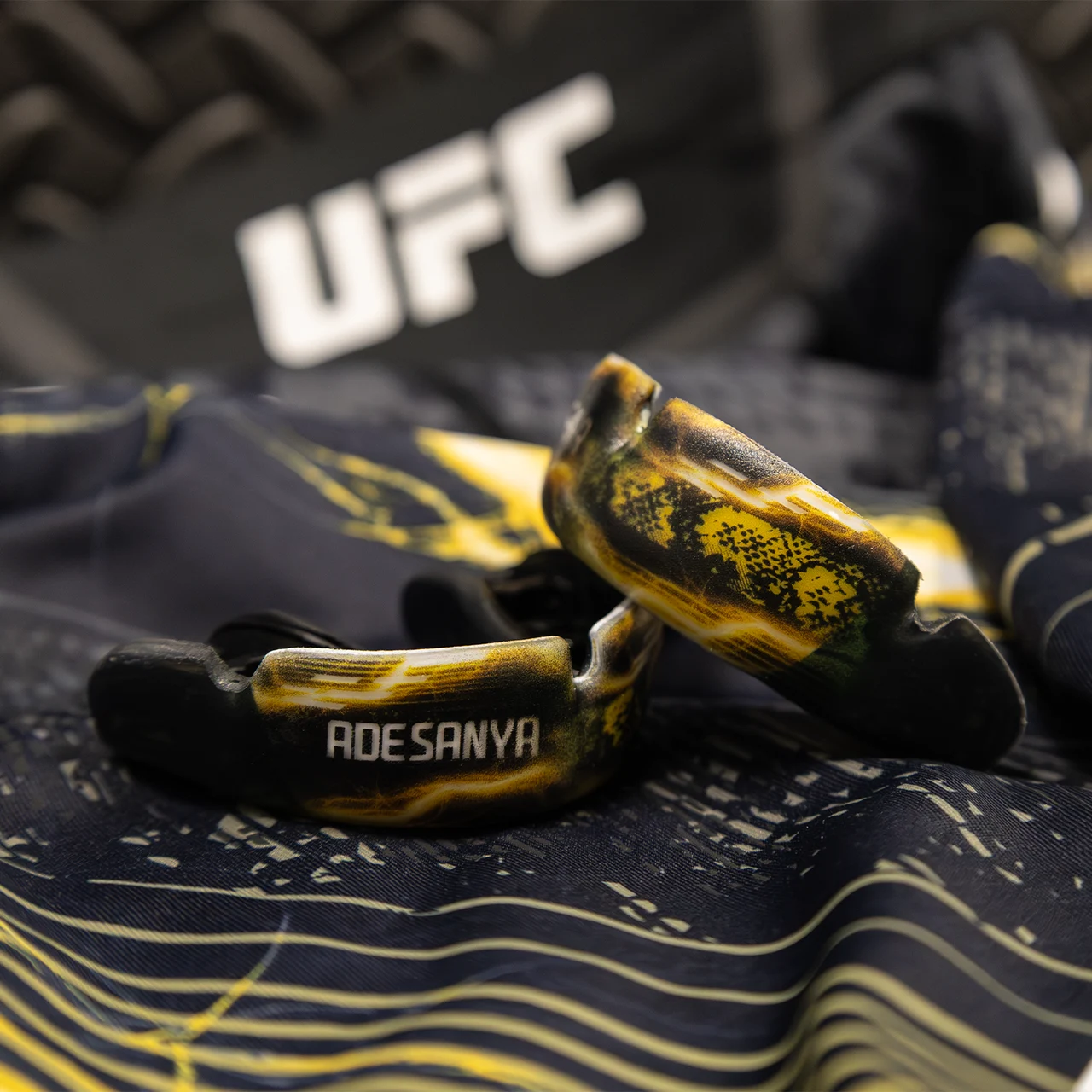 Капа OPRO UFC Israel Adesanya чорна високоякісний полімер 11+