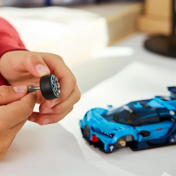 Конструктор LEGO Speed Champions Спортивний автомобіль Bugatti Vision GT 284 деталі пластик різнобарвний