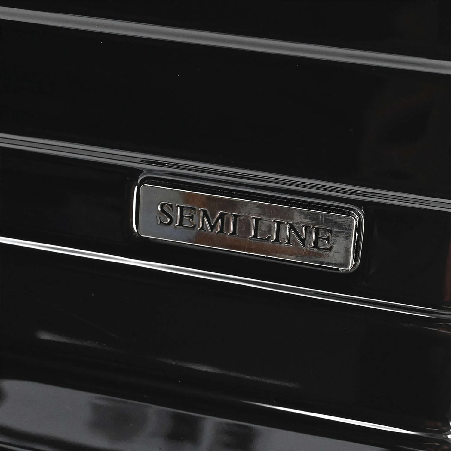 Валіза Semi Line T5765 28" (114 л) Полікарбонат/ABS Чорна