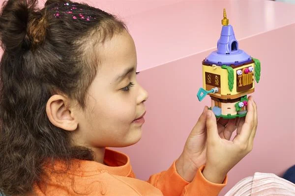 Конструктор LEGO Disney Принцеса Мінівежа Рапунцель 171 деталь пластик 17х12х10 см різнобарвний