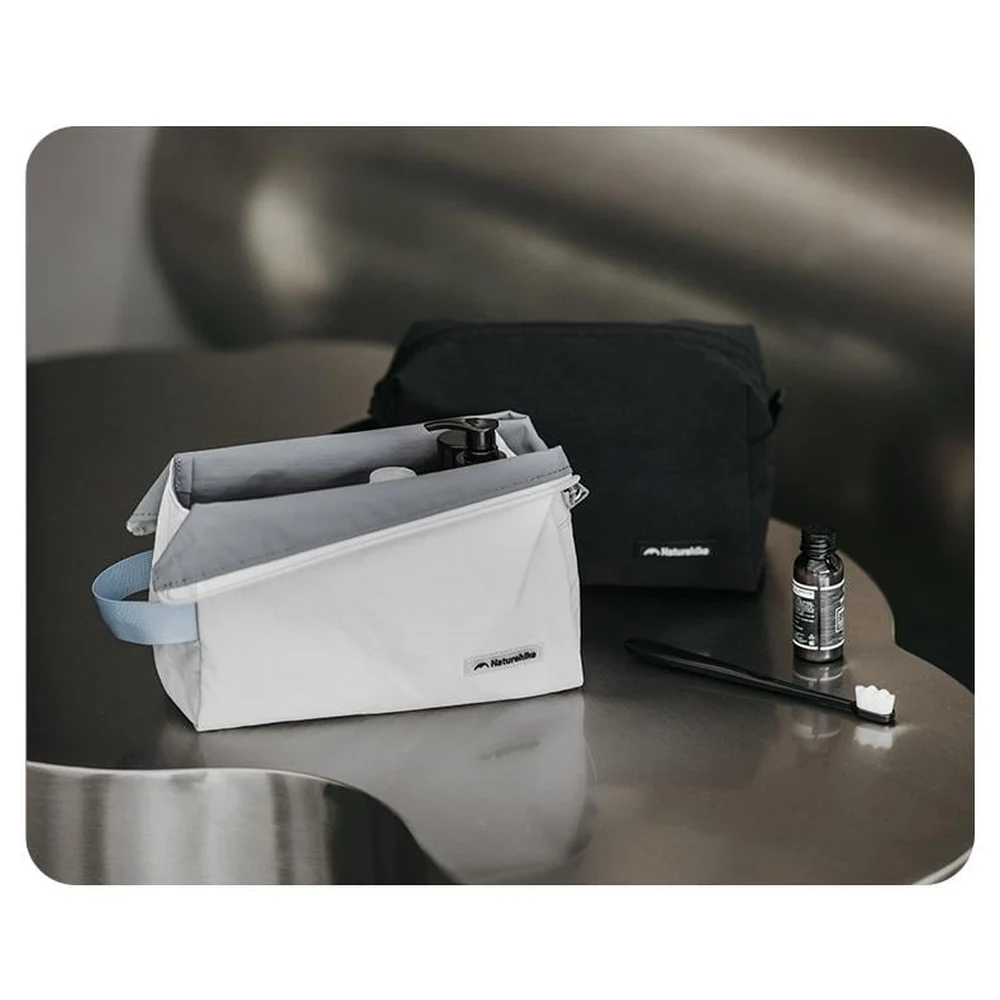 Косметичка L Naturehike CNK2450XB024 чорна 100% поліамід 22х10х13,5 см