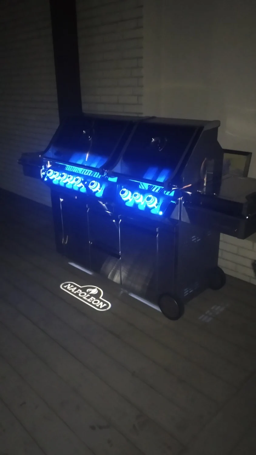 Газовий гриль Napoleon Prestige PRO 825 RSBI з бічним пальником Sizzle Zone нержавіюча сталь 239х130х64 см