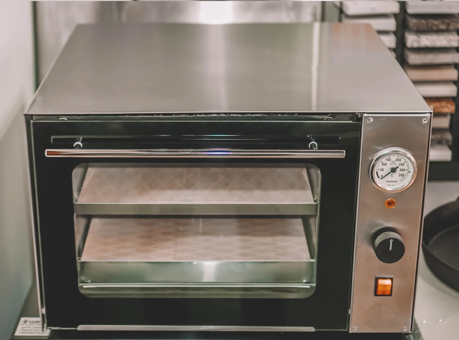 Піца піч GRILLI 777808 2,4 кВт 55х62х35 см з 2 шамотними каменями для випічки