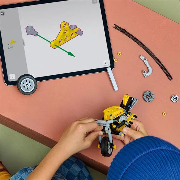 Конструктор LEGO Technic Жовтий мотоцикл 151 деталь Пластик 42225