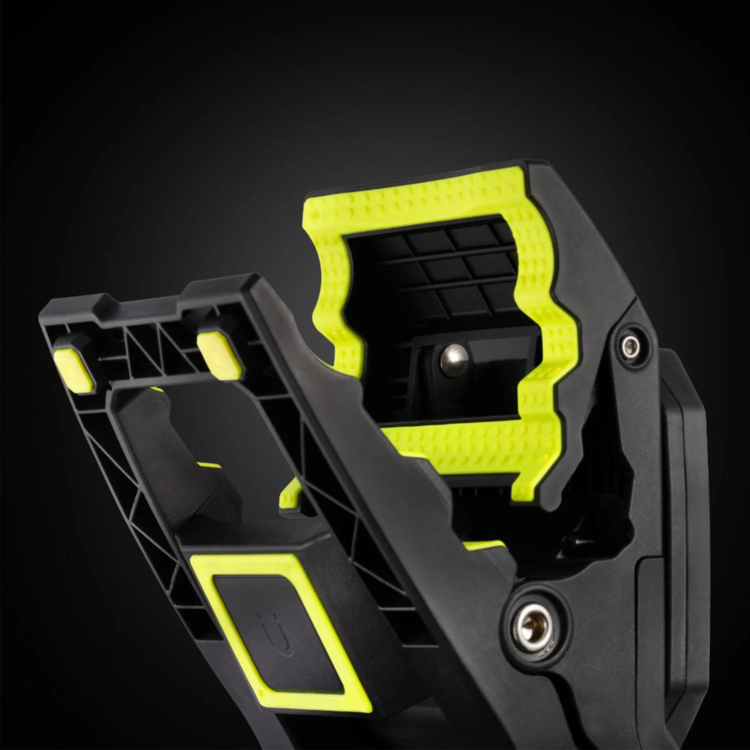 Ліхтар Mactronic Gator Grip 1700 лм пластиковий чорний 52 м IP65