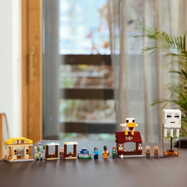 Конструктор LEGO Minecraft Напад на село з повітряною кулею Ґаст 555 деталей Пластик Різнобарвний