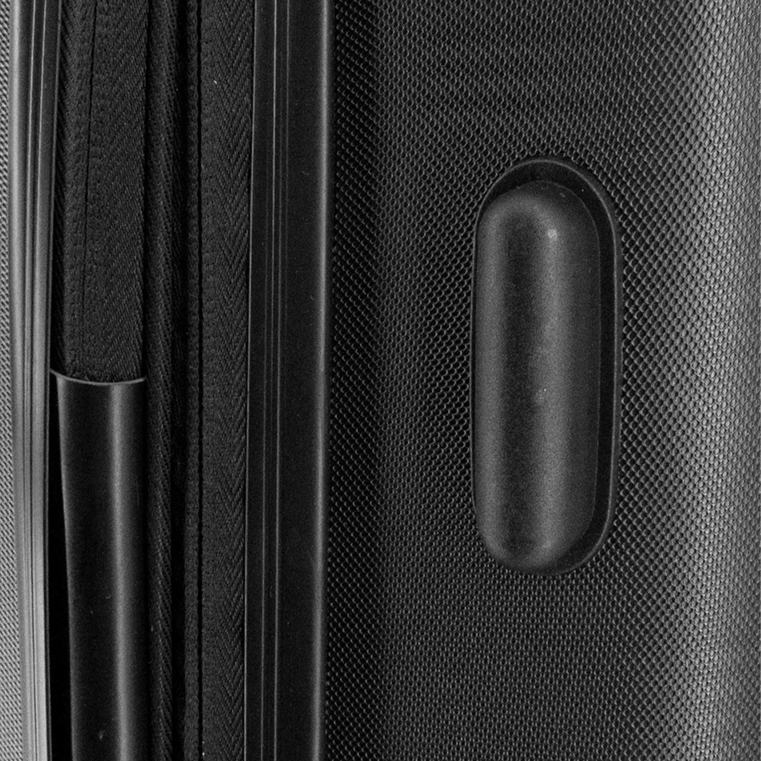 Валіза Swissbrand Cardiff (M) чорна ABS-пластик 67 л 51х89 см