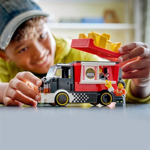 Конструктор LEGO Вантажівка з картоплею фрі 216 деталей пластикова різнобарвна