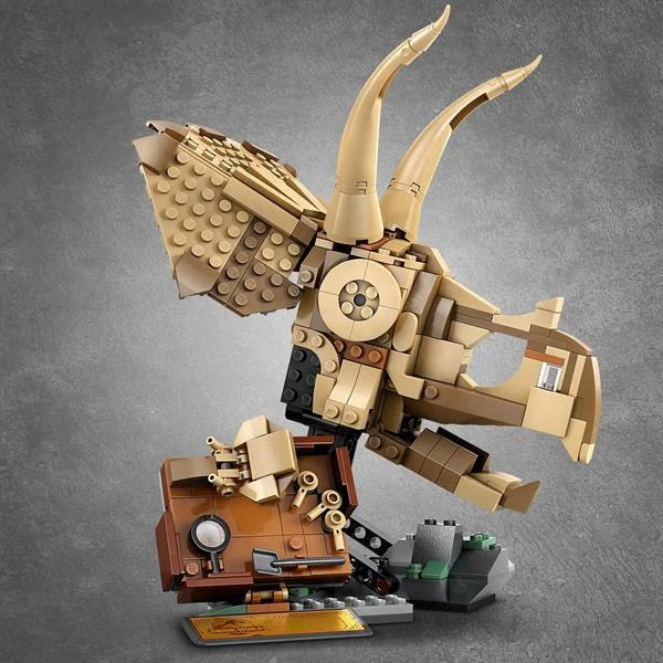 Конструктор LEGO Jurassic World Скам'янілості трицератопса 468 деталей Пластик 25х15х10 см