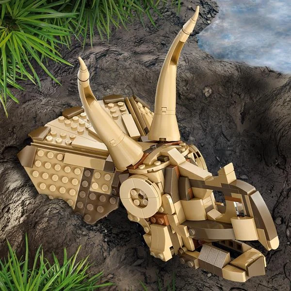 Конструктор LEGO Jurassic World Скам'янілості трицератопса 468 деталей Пластик 25х15х10 см