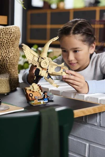 Конструктор LEGO Jurassic World Скам'янілості трицератопса 468 деталей Пластик 25х15х10 см