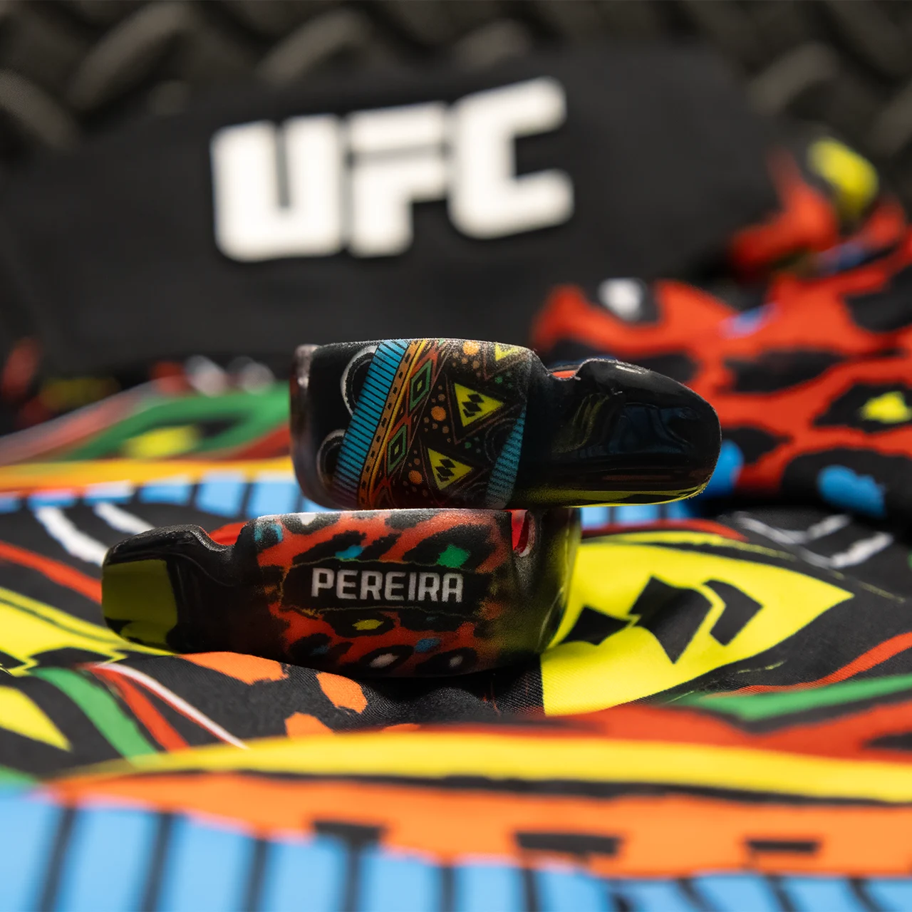 Капа боксерська OPRO UFC Alex Pereira чорна високоякісний полімер доросла 11+