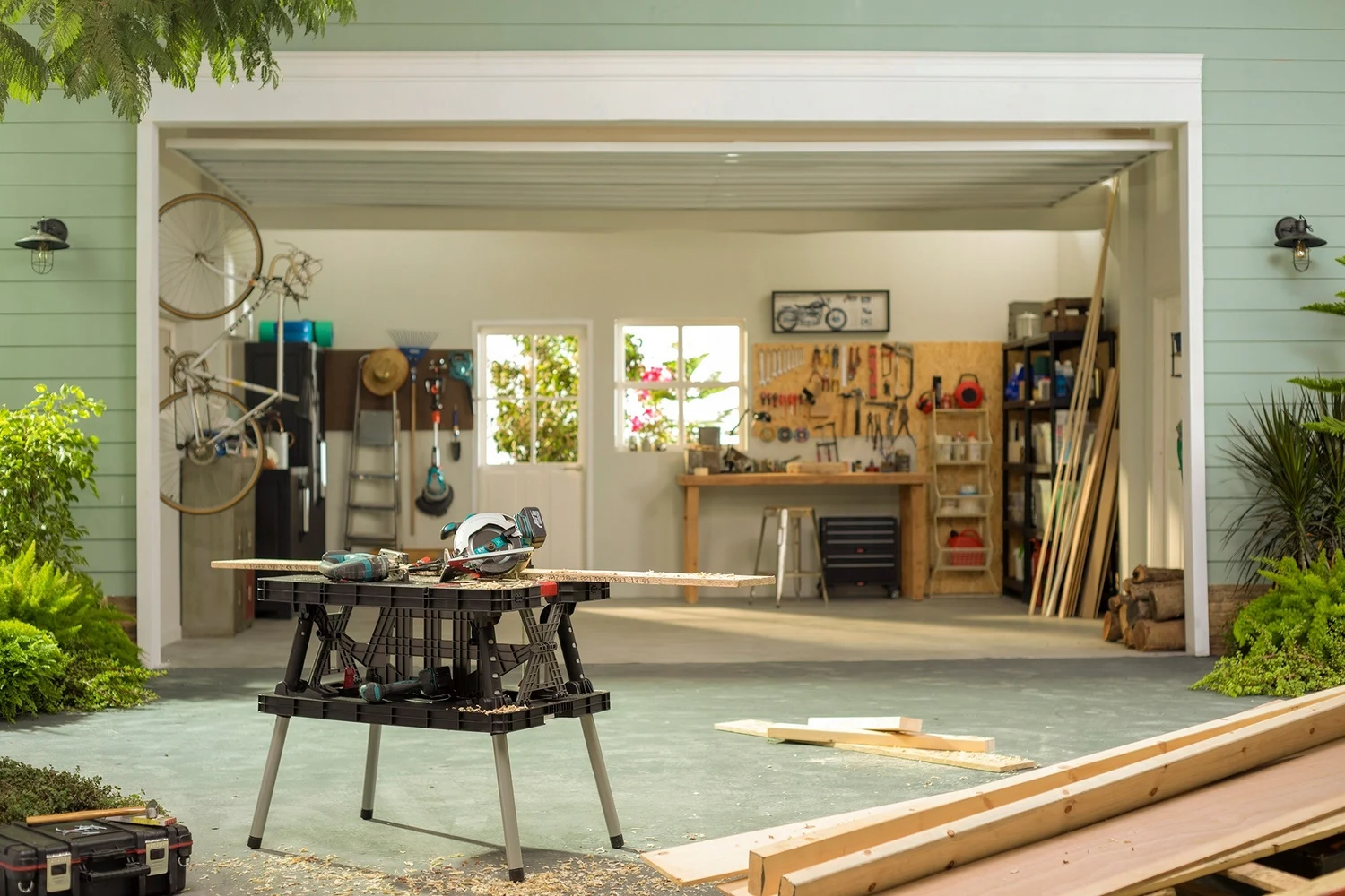 Складаний стіл-верстак Keter Folding Work Table Pro 85х55х75,5 см з 2 струбцинами