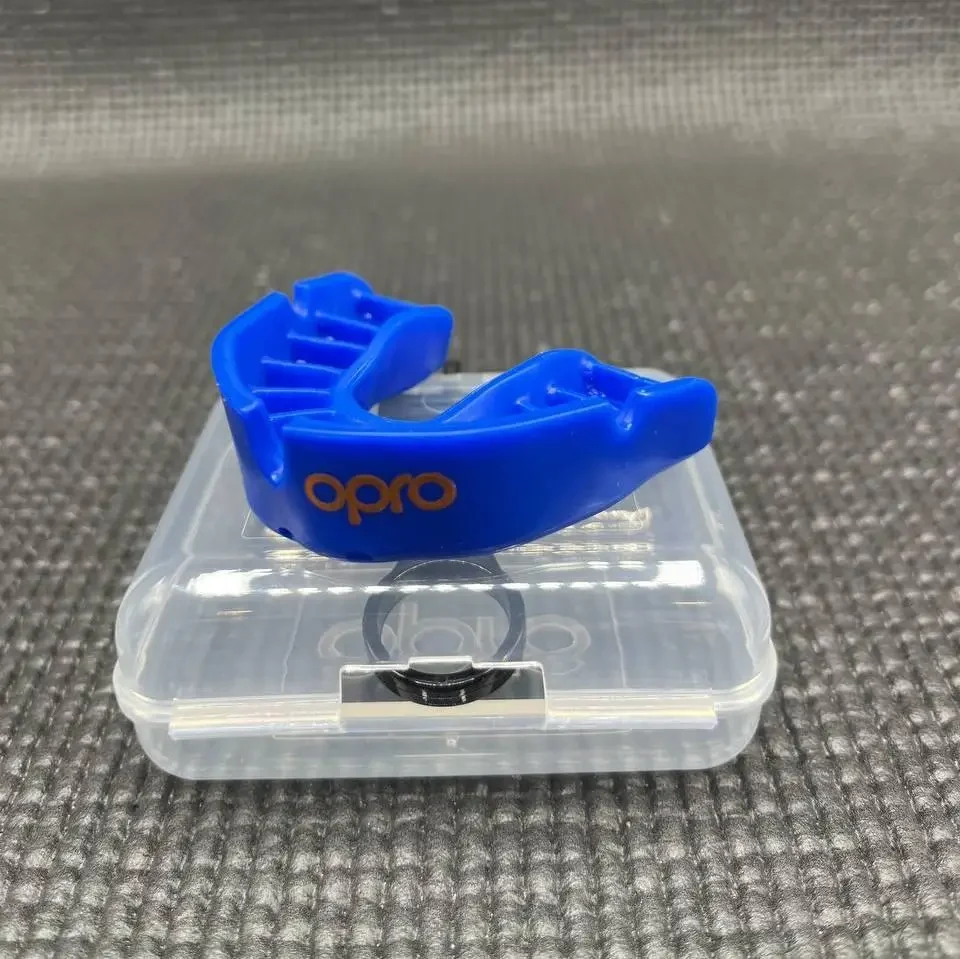 Капа дитяча OPRO Bronze одностороння для верхньої щелепи антимікробна синя до 10 років