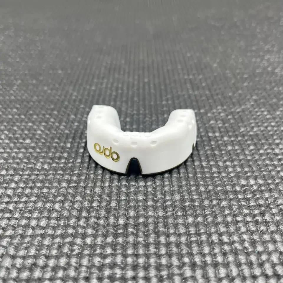 Капа OPRO Gold дитяча 4 рівень захисту без латексу 10 см Білий/Золотий
