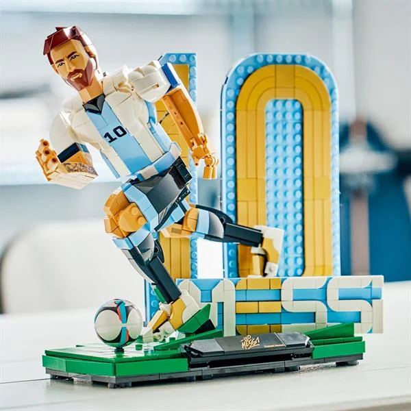 Конструктор LEGO Editions Ліонель Мессі 958 деталей Пластик Різнобарвний