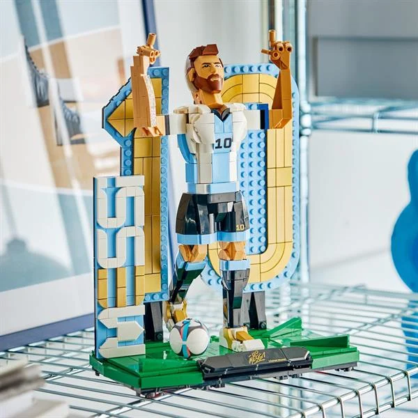 Конструктор LEGO Editions Ліонель Мессі 958 деталей Пластик Різнобарвний