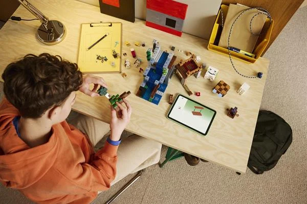 Конструктор LEGO Minecraft Станція ґастів 754 деталі Пластик Різнобарвний