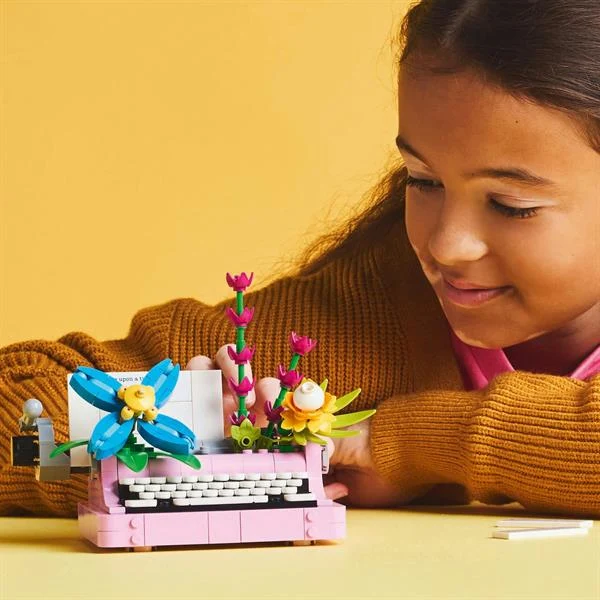 Конструктор LEGO Creator Друкарська машинка 363 деталі пластикова різнобарвна 31169