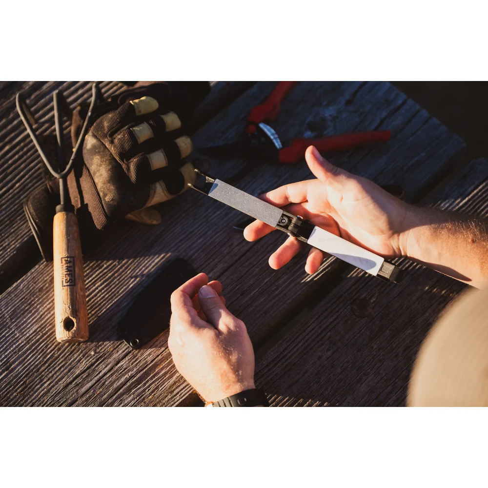 Точилка механічна кишенькова Work Sharp Folding Field Sharpener WSEDCFFS-I алмазна 130 г сталь, кераміка