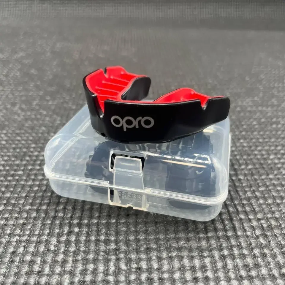 Капа одностороння OPRO Silver для верхньої щелепи 10-років чорна/червона без латексу