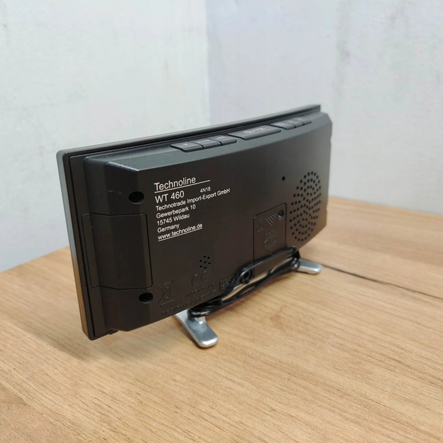 Часники настільні Technoline WT460 FM-радіоприймач LED 170x85x35 мм Чорний/Сріблястий