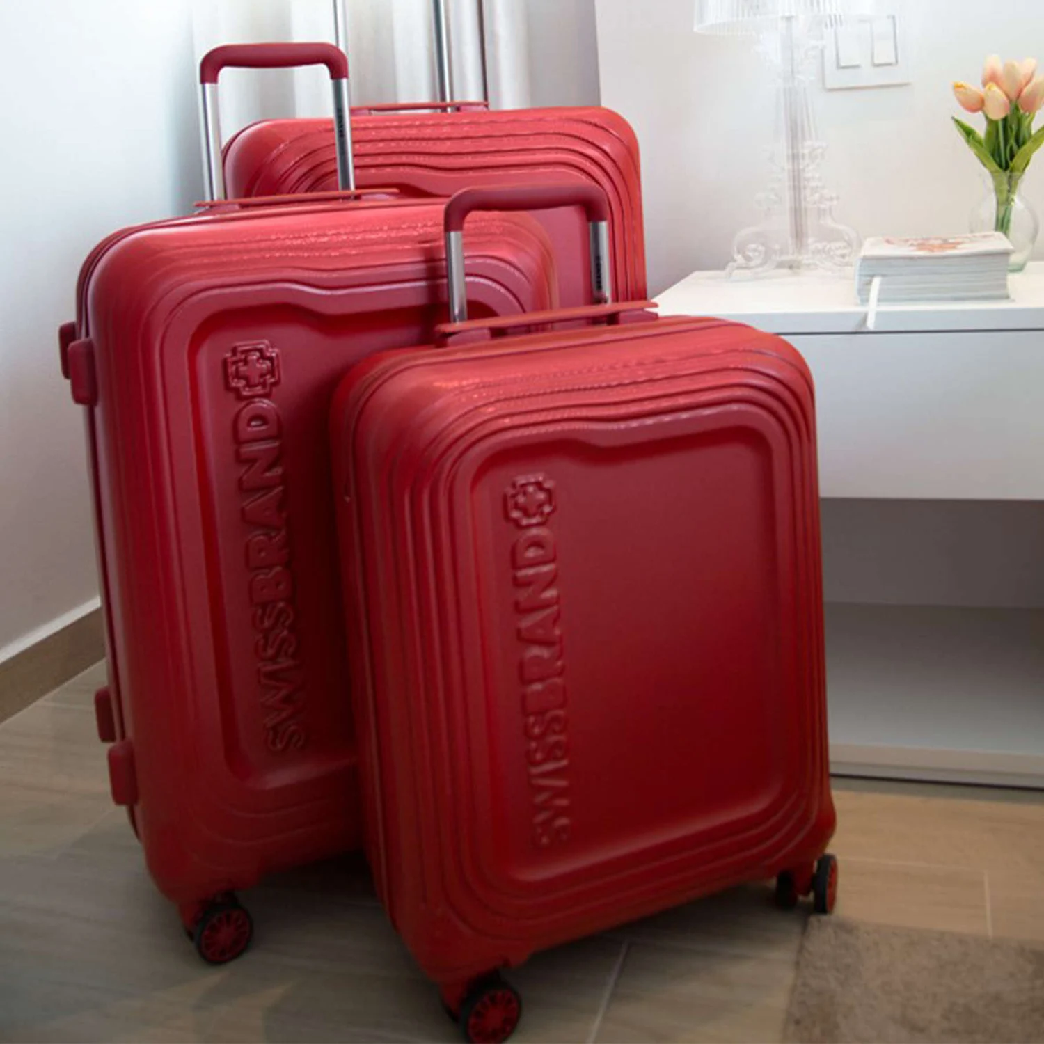 Чемодан Swissbrand London (M) 77 л Полікарбонат Червоний