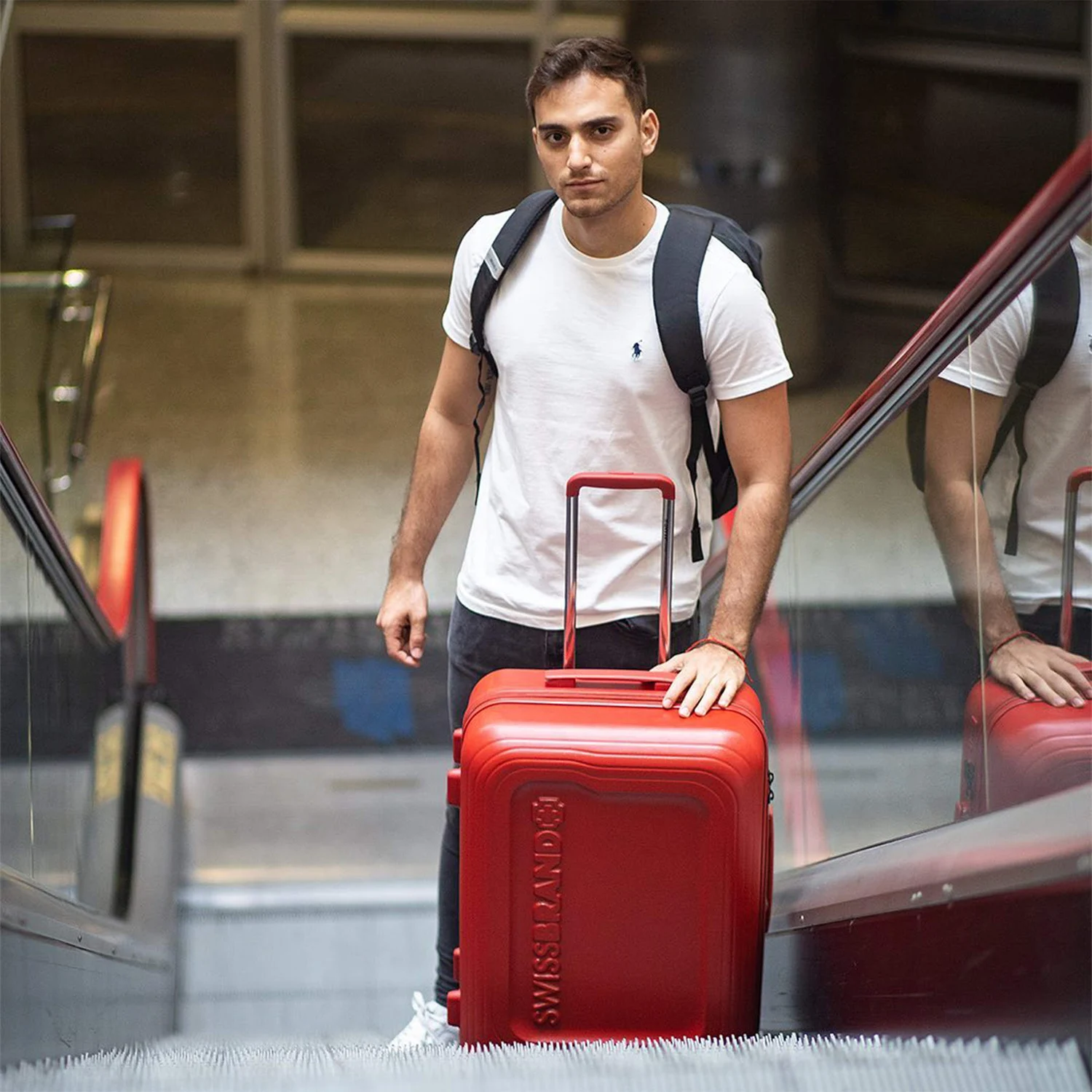 Чемодан Swissbrand London (M) 77 л Полікарбонат Червоний