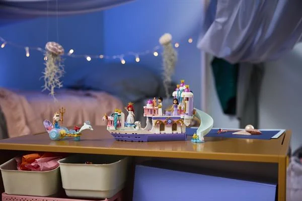 Конструктор LEGO Disney Принцеса Королівський весільний човен 519 деталей пластик різнобарвний