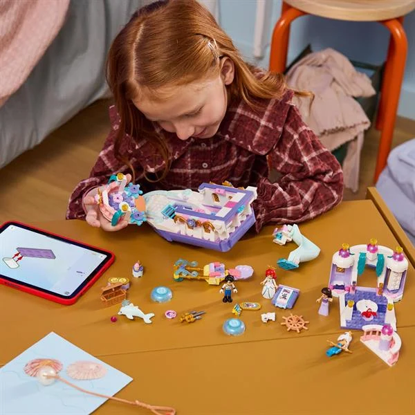 Конструктор LEGO Disney Принцеса Королівський весільний човен 519 деталей пластик різнобарвний