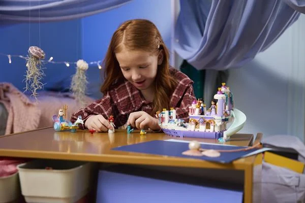 Конструктор LEGO Disney Принцеса Королівський весільний човен 519 деталей пластик різнобарвний