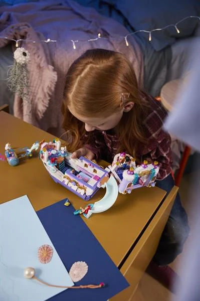 Конструктор LEGO Disney Принцеса Королівський весільний човен 519 деталей пластик різнобарвний