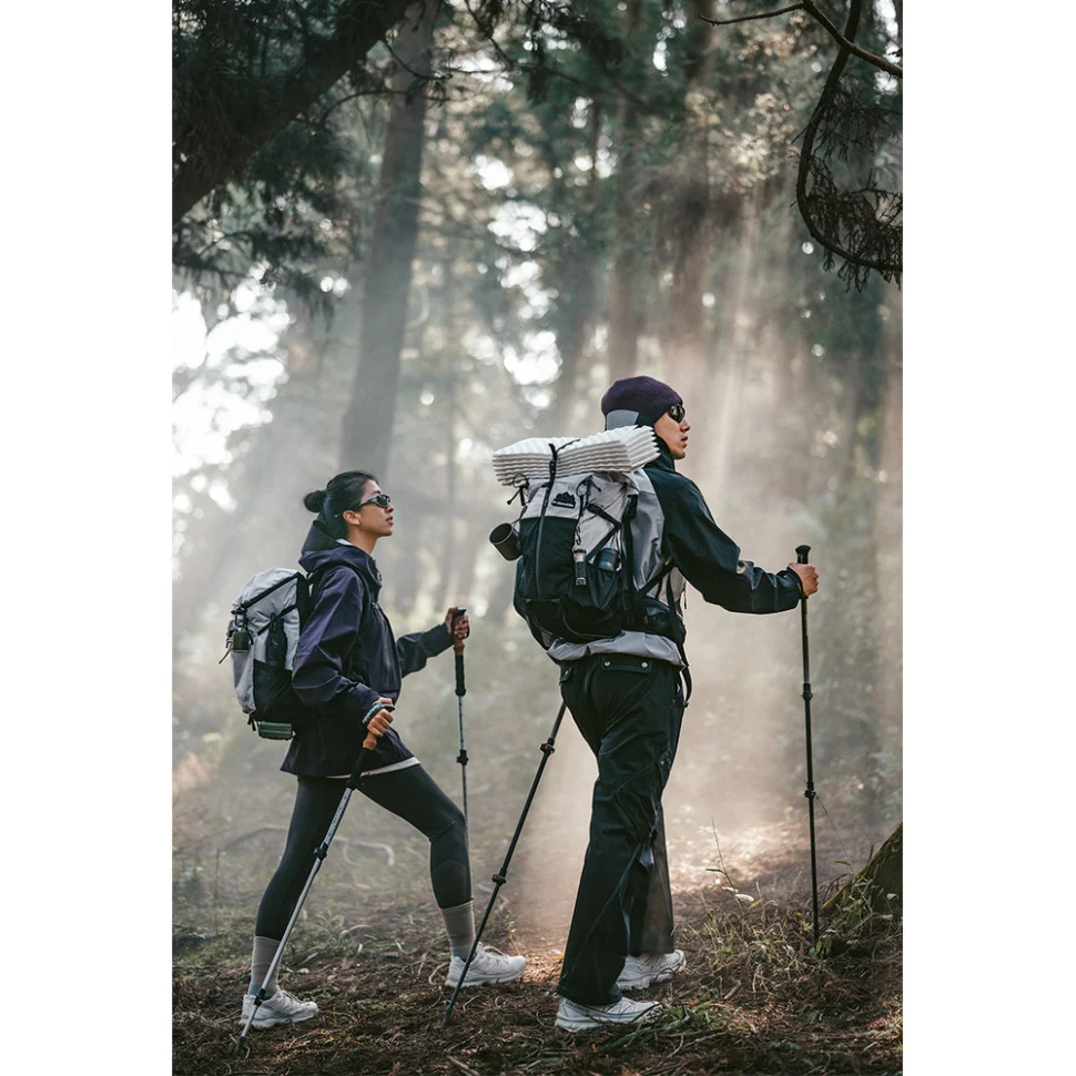 Туристичний рюкзак Naturehike Helium CNK2300BB017 25 л поліамід чорний 50х29х16 см