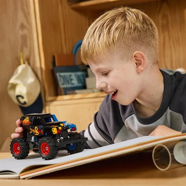 Конструктор LEGO Technic Monster Jam Grave Digger Вогонь і лід 263 деталі Пластик Різнобарвний
