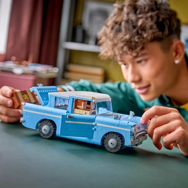 Конструктор LEGO Зачарований летючий Форд Англія 868 деталей Пластик 26х14х10 см