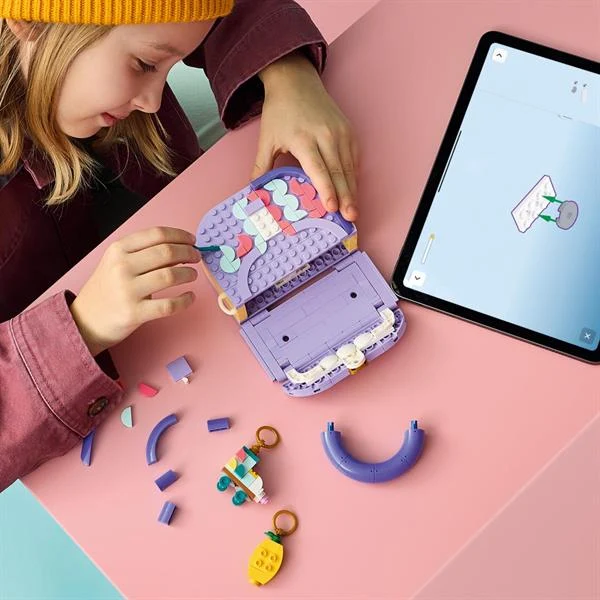 Конструктор LEGO Creator 3 в 1 Стильна мистецька сумка 272 деталі Пластик Різнобарвний