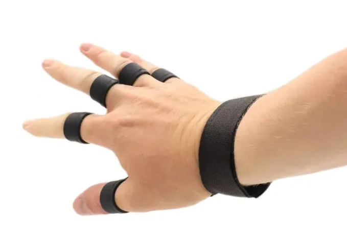 Еспандер для пальців рук регульований EasyFit Spiderweb 10х11,5 см силікон різнобарвний