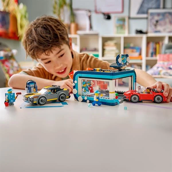 Конструктор LEGO City Тунельна автомийка 583 деталі Пластик Різнобарвний