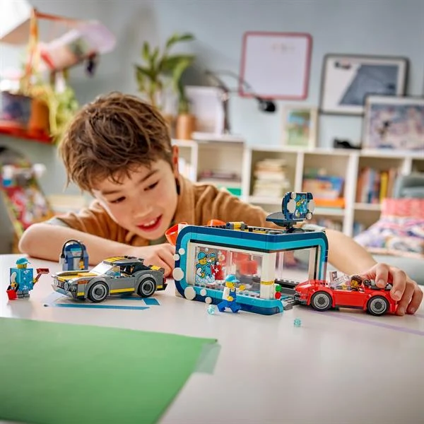 Конструктор LEGO City Тунельна автомийка 583 деталі Пластик Різнобарвний