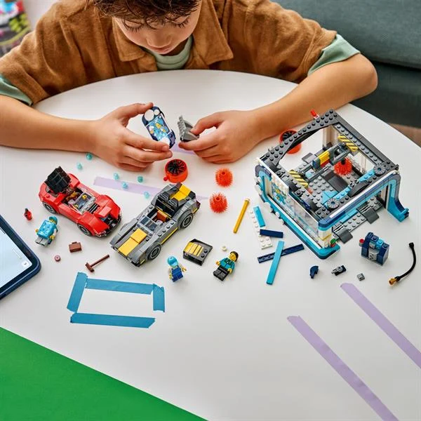 Конструктор LEGO City Тунельна автомийка 583 деталі Пластик Різнобарвний