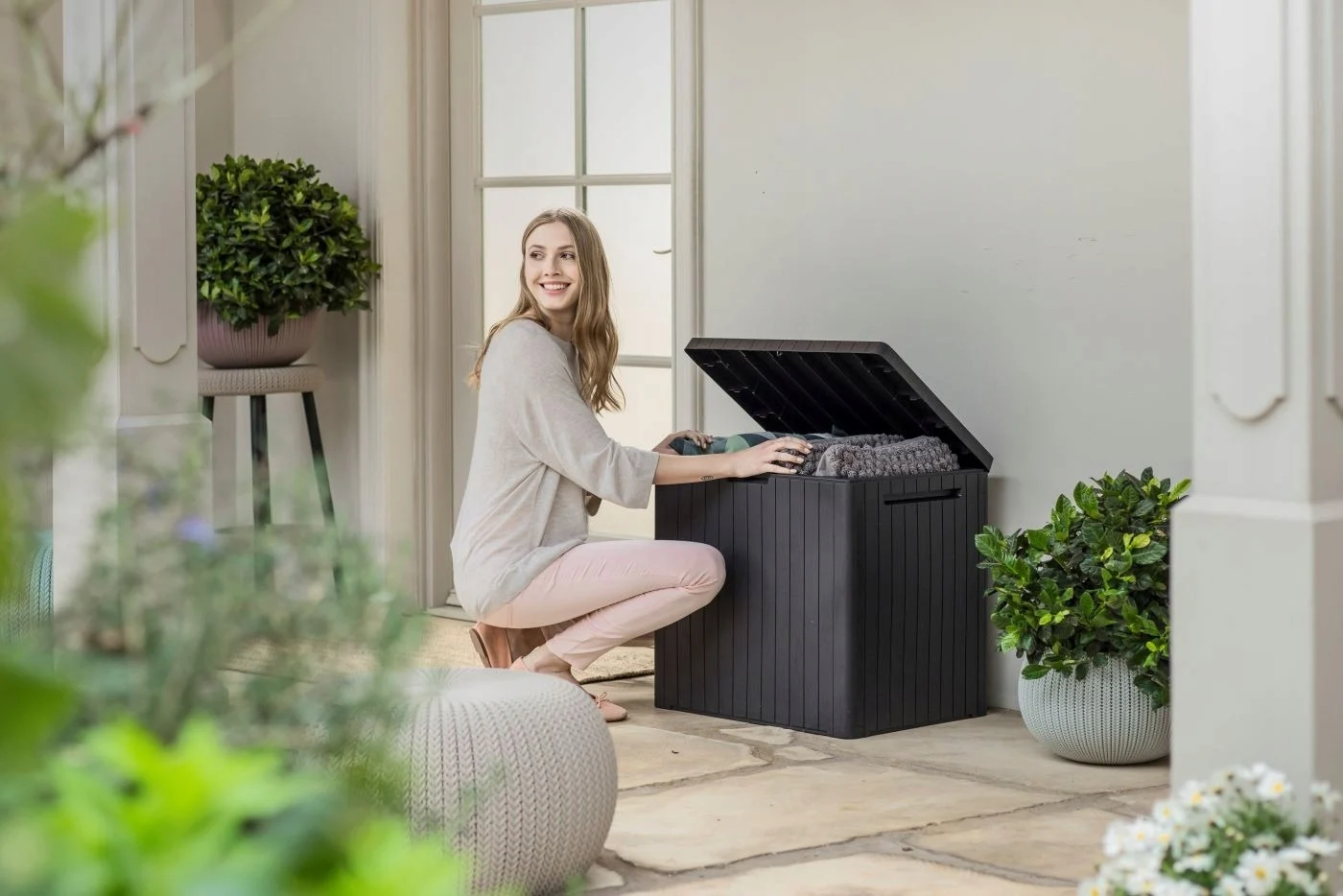 Садовий ящик Keter City Storage Box 113 L поліпропілен 57,8х44х55 см темно-сірий