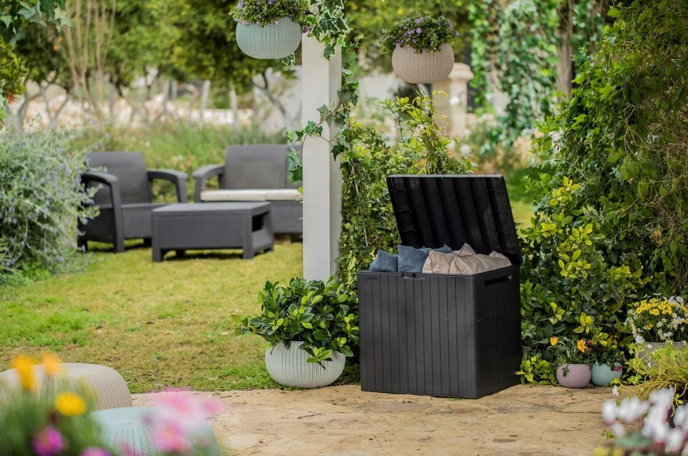 Садовий ящик Keter City Storage Box 113 L поліпропілен 57,8х44х55 см темно-сірий