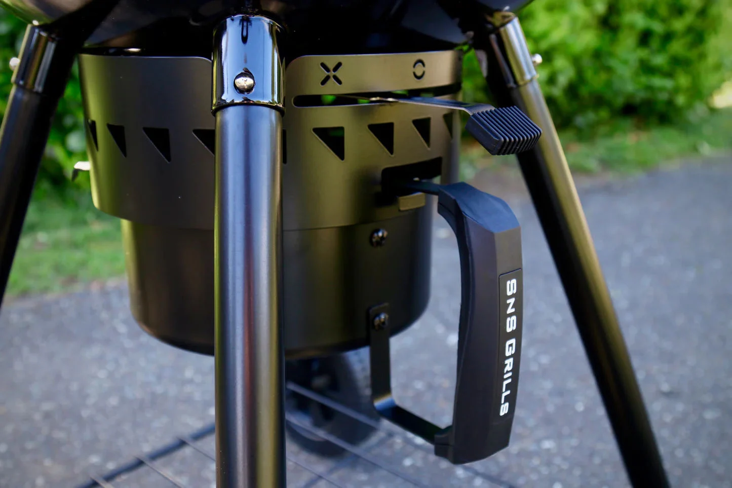 Вугільний гриль Slow 'N Sear Black Edition Kettle 57 см сталь чорний