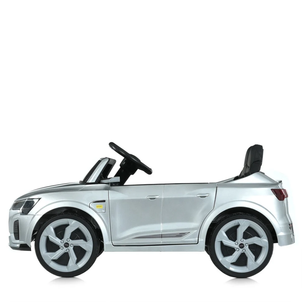 Детский электромобиль Audi SQ8 M 5899EBLRS-11 до 30 кг экокожа 98x50x45 см