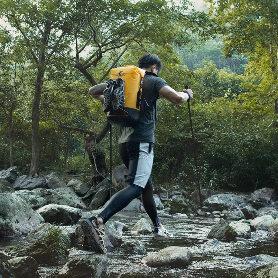 Водонепроникний рюкзак Naturehike NH21FSB04 40л нейлон 420D бежевий 47х72 см